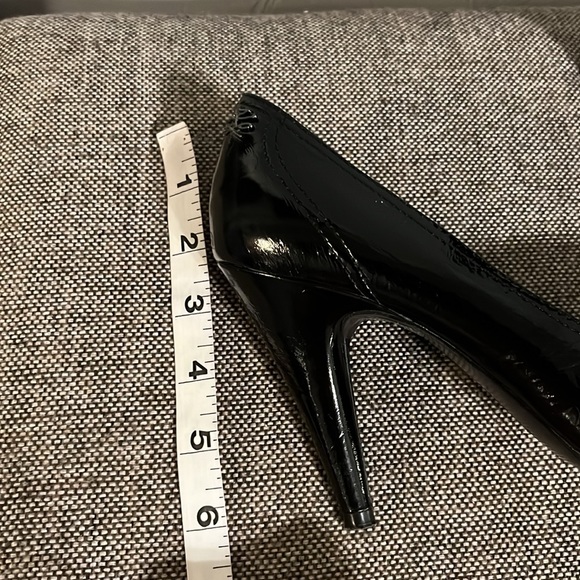 Karl Lagerfeld black textured heels, size 7 1/2M - Picture 9 of 12